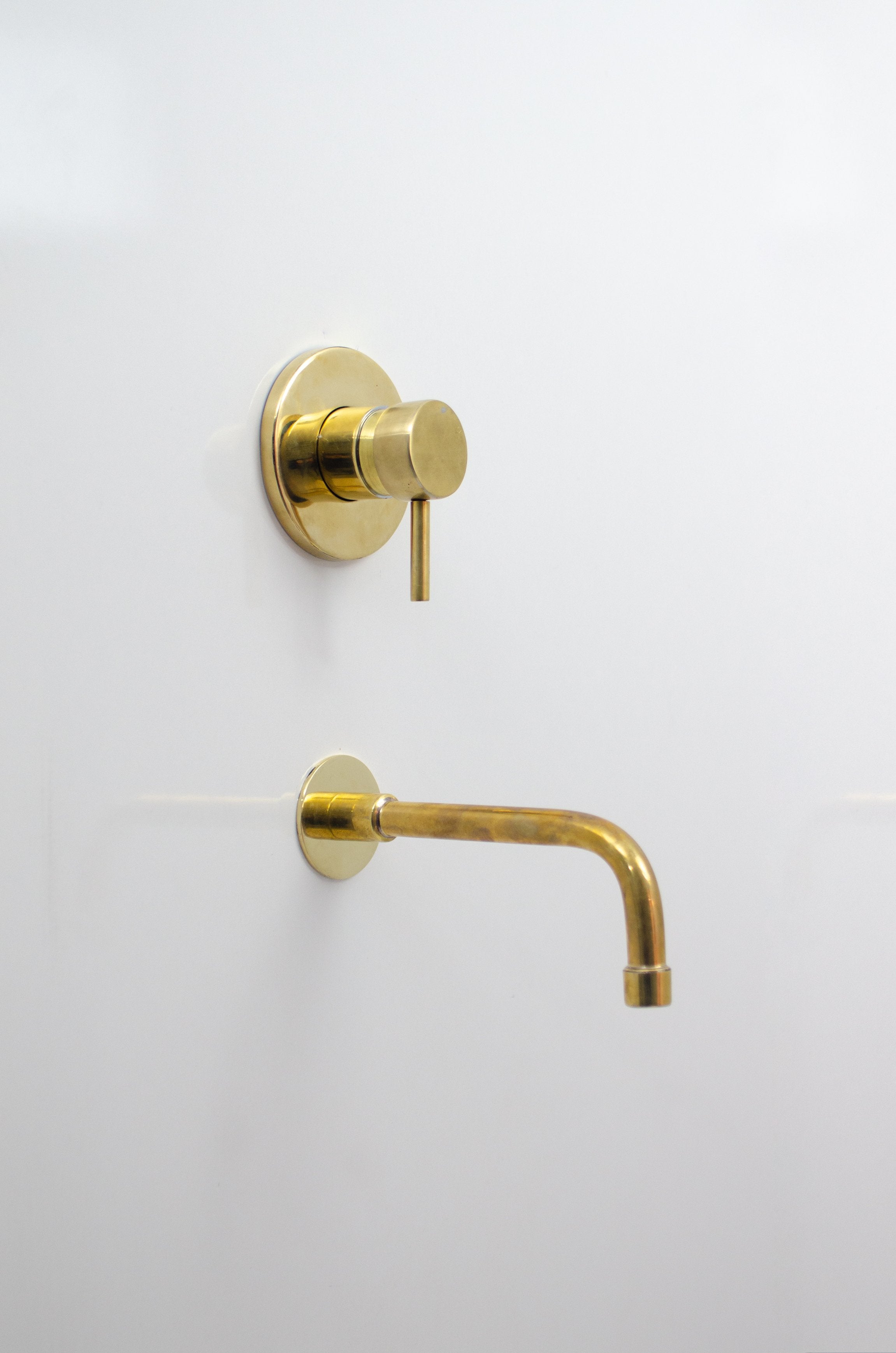 wall mounted tub filler