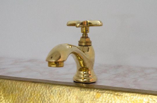 brass single hole bathroom faucet