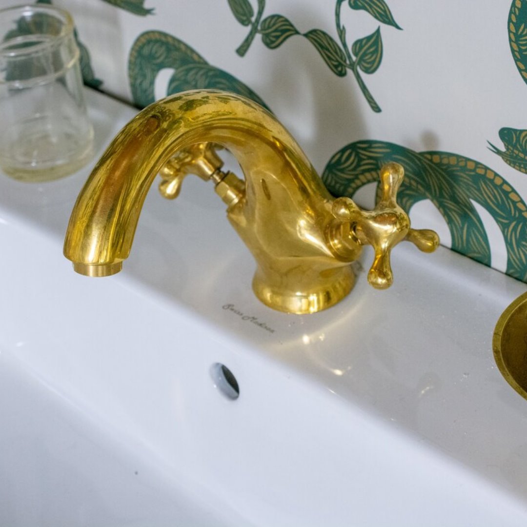 brass single hole bathroom faucet