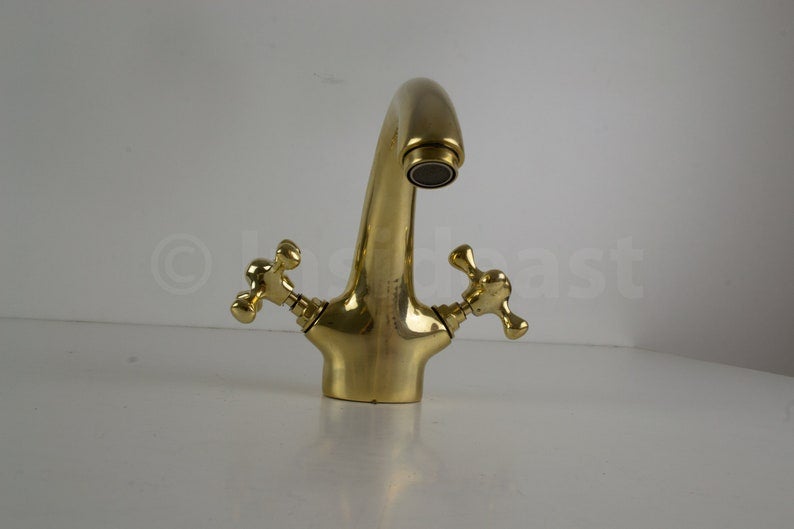 brass single hole bathroom faucet