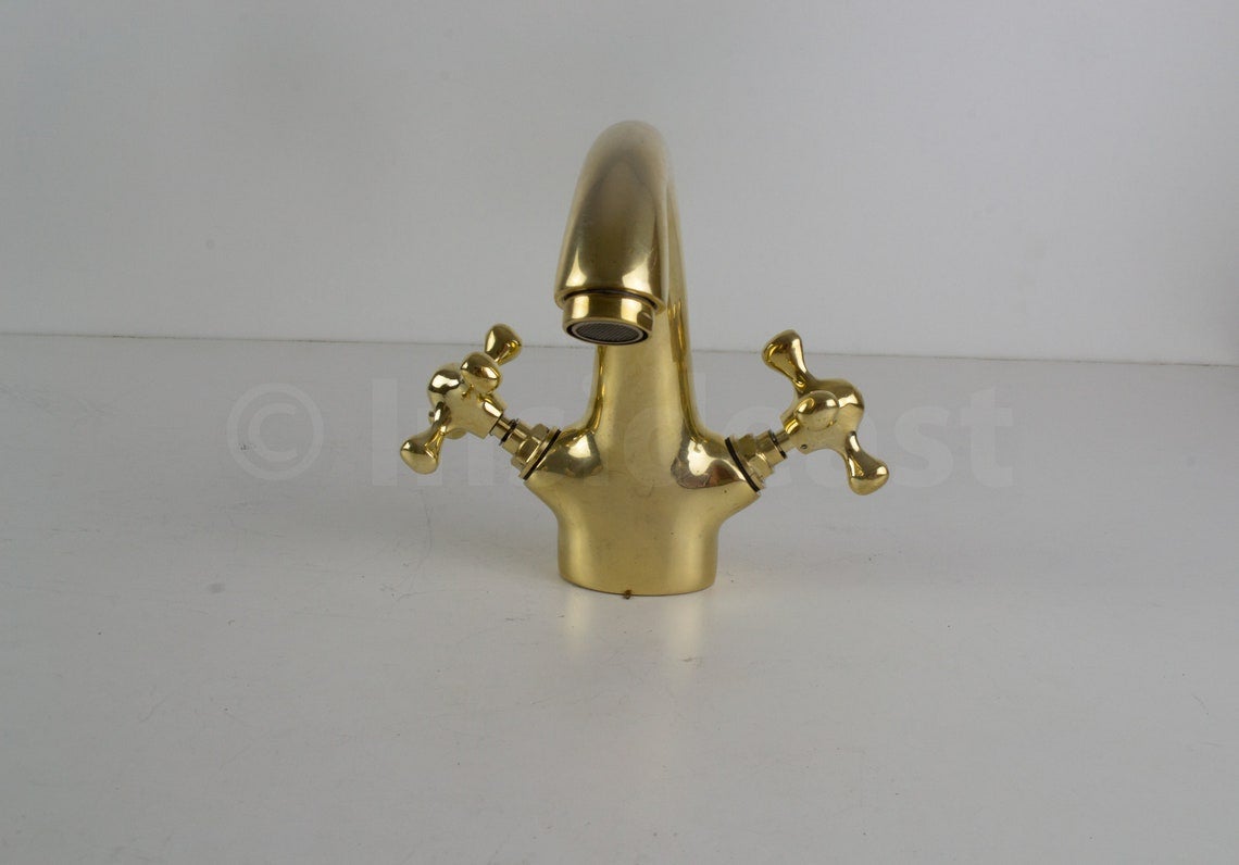 brass single hole bathroom faucet